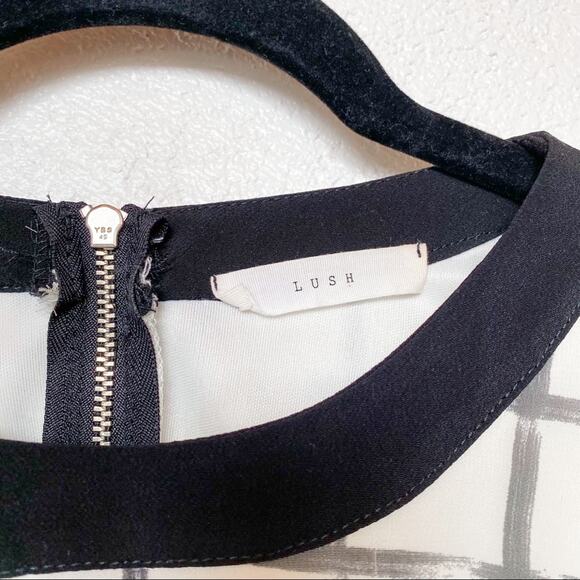 Lush Contrast Crewneck Grid Shift Dress Size Small - Picture 4 of 8